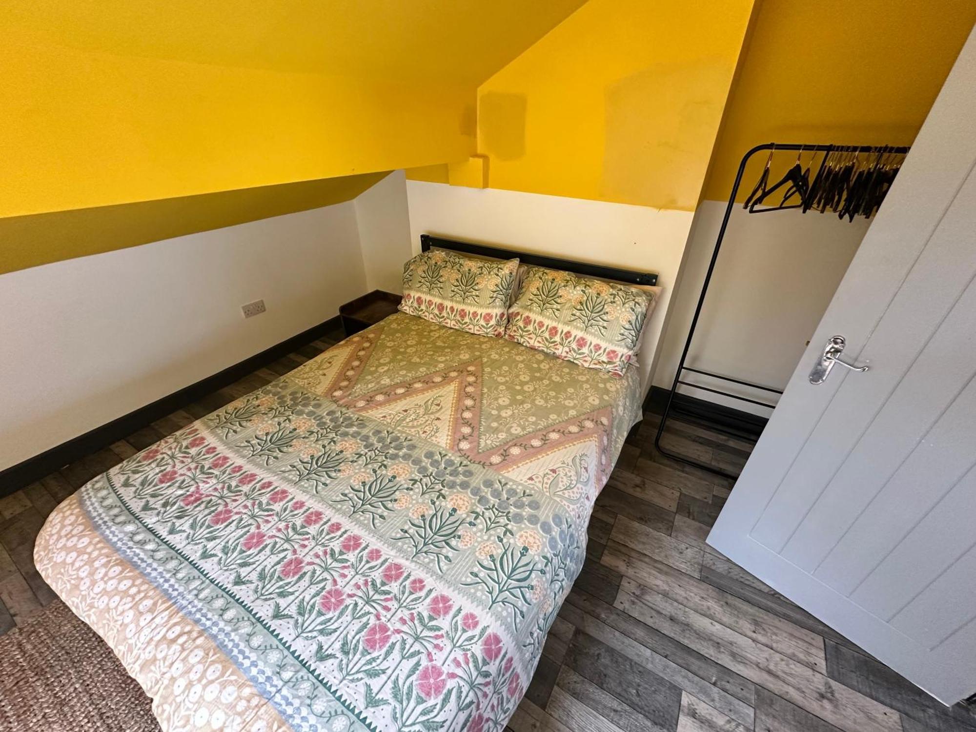 Town Center Willow Apartment - Sleeps Up To 10 - Dogs Welcome - 2 Minutes From Train Station Blackpool Exterior foto